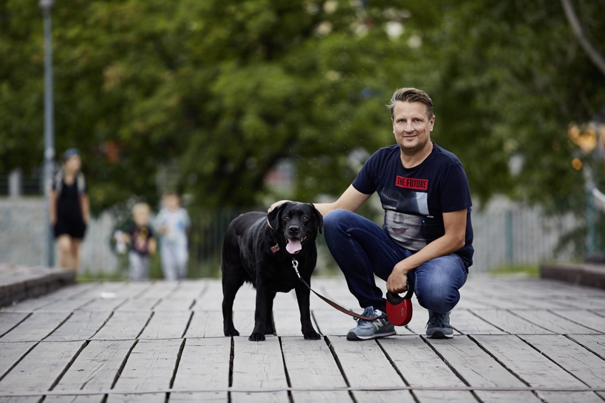 Tomasz s jeho psem, peritoneální dialýza, z Polska
